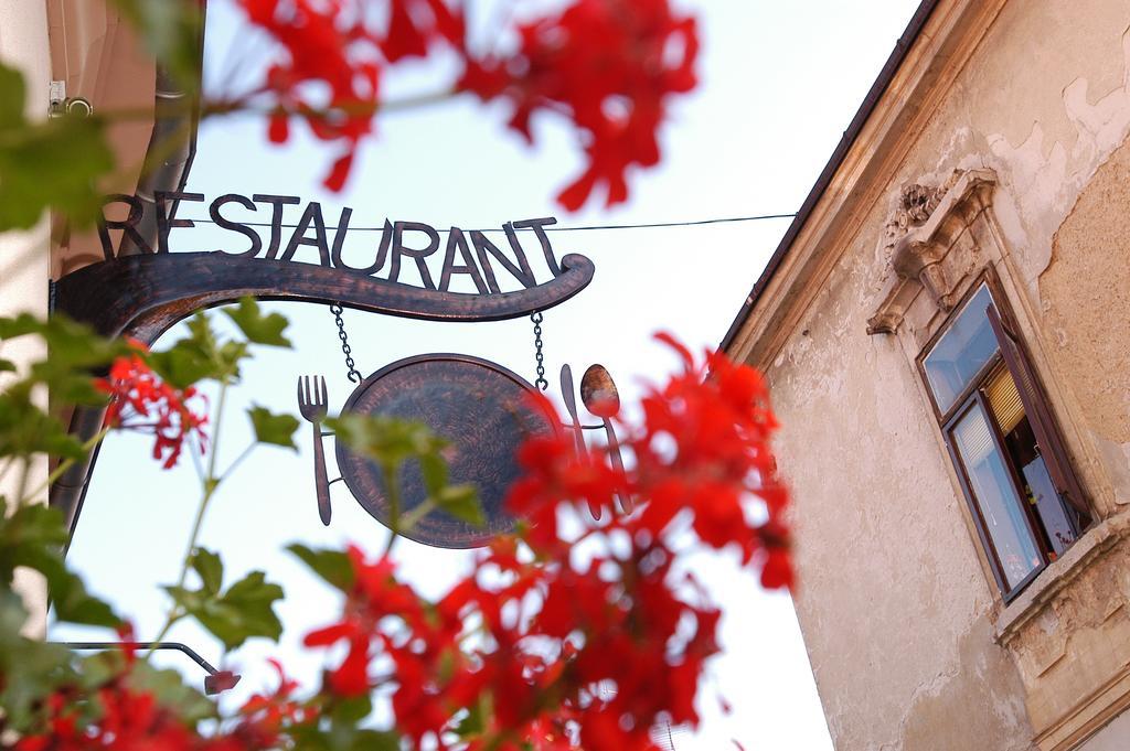 Erhardt Superior Sopron